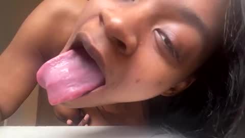 sluttyduchess1 online show from 15, 3, 2026