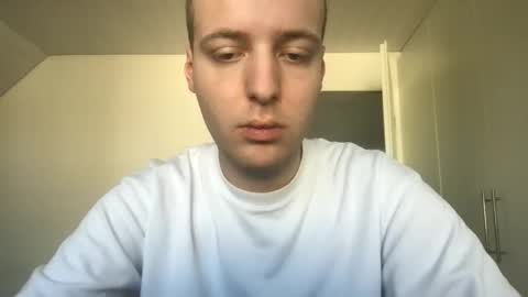 sluttystudent22 online show from 9, 4, 2026