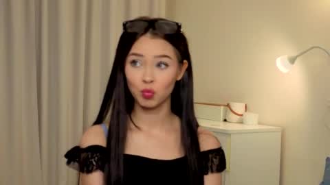 Snapshot of slyshypie chatting on 10, 10, 2025 Lily online show from 10, 10, 2025
