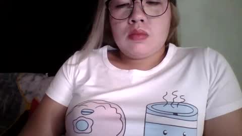 Snapshot of small_boobs59 chatting on 4, 3, 2025 Lovewella online show from 4, 3, 2025