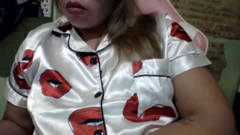 Snapshot of small_boobs59 chatting on 4, 3, 2025 Lovewella online show from 4, 3, 2025