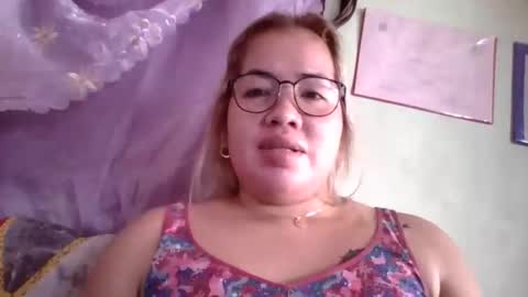 Snapshot of small_boobs59 chatting on 17, 9, 2025 Lovewella online show from 17, 9, 2025