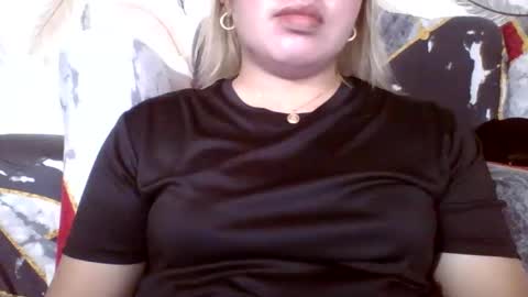 Snapshot of small_boobs59 chatting on 5, 10, 2025 Lovewella online show from 5, 10, 2025