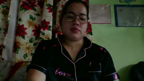 Snapshot of small_boobs59 chatting on 31, 10, 2025 Lovewella online show from 31, 10, 2025