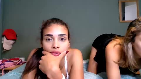 Snapshot of smallparismodel chatting on 17, 12, 2024 babyana online show from 17, 12, 2024