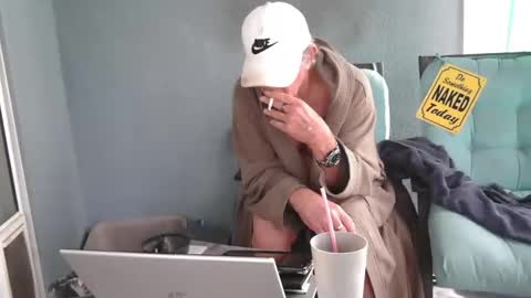 Snapshot of smallpenisbigtongue chatting on 18, 12, 2025 Daddy online show from 18, 12, 2025