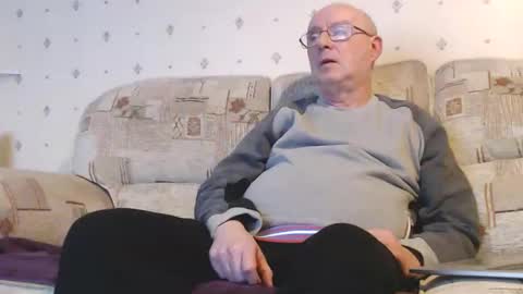 Snapshot of smallsteve562 chatting on 30, 12, 2024 Steve online show from 30, 12, 2024