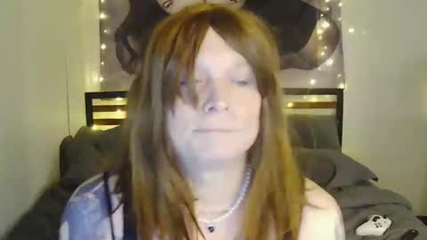 Snapshot of smashingsamantha chatting on 5, 10, 2025 SmashingSamantha online show from 5, 10, 2025