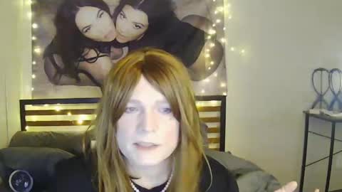 Snapshot of smashingsamantha chatting on 8, 10, 2025 SmashingSamantha online show from 8, 10, 2025