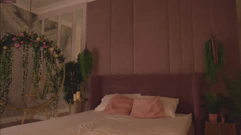 Snapshot of smiley_mia_ chatting on 16, 11, 2025 Mia online show from 16, 11, 2025