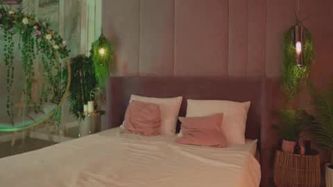 Snapshot of smiley_mia_ chatting on 17, 11, 2025 Mia online show from 17, 11, 2025