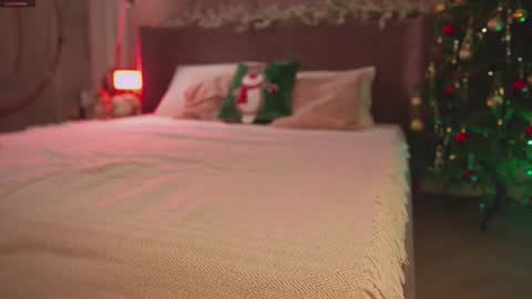 Snapshot of smiley_mia_ chatting on 3, 12, 2025 Mia online show from 3, 12, 2025