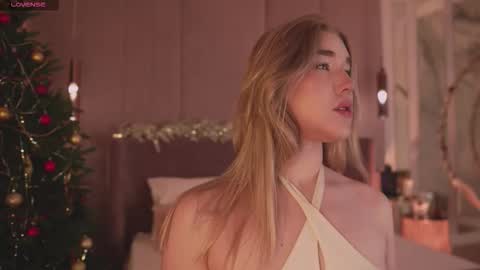 Snapshot of smiley_mia_ chatting on 15, 12, 2025 Mia online show from 15, 12, 2025