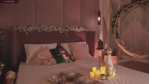 Snapshot of smiley_mia_ chatting on 16, 12, 2025 Mia online show from 16, 12, 2025