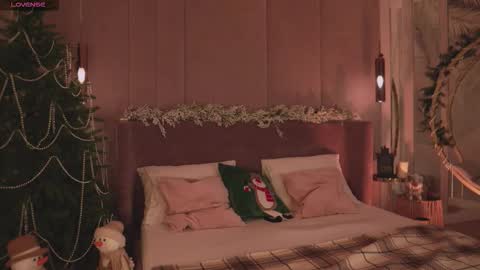 Snapshot of smiley_mia_ chatting on 17, 12, 2025 Mia online show from 17, 12, 2025