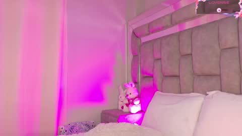 Snapshot of smiling__girl chatting on 19, 10, 2025 online show from 19, 10, 2025