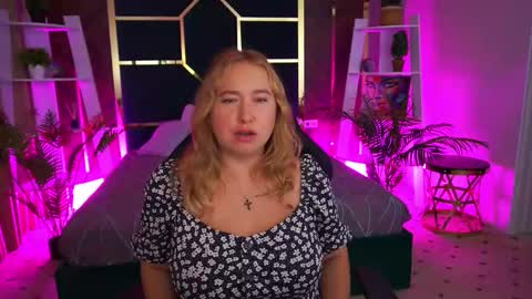 smilingladyy online show from 24, 9, 2025