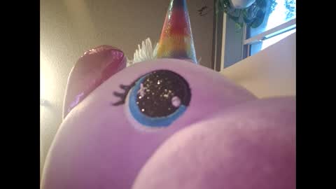 Snapshot of smokeingbitch420 chatting on 19, 9, 2025 love bug online show from 19, 9, 2025