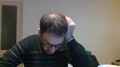 Snapshot of smokered100s chatting on 26, 10, 2025 luca online show from 26, 10, 2025