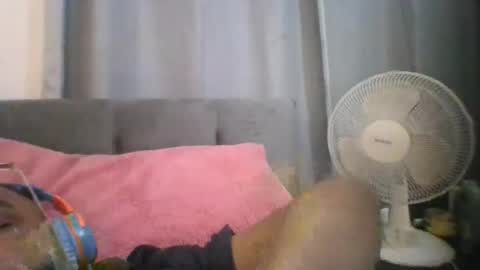 Snapshot of smoketina19 chatting on 22, 5, 2026 smoketina19 online show from 22, 5, 2026