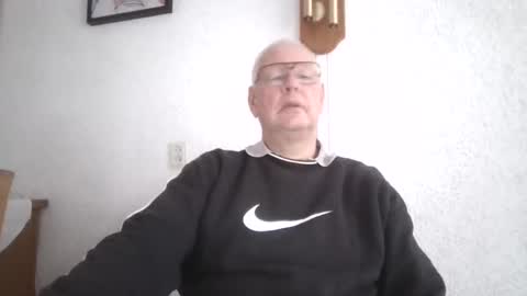 Snapshot of smoothy5460 chatting on 6, 1, 2025 smoothy5460 online show from 6, 1, 2025