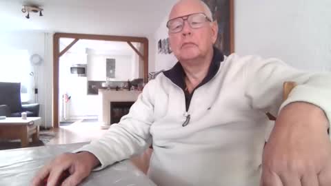 Snapshot of smoothy5460 chatting on 24, 11, 2025 smoothy5460 online show from 24, 11, 2025