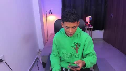 Snapshot of snak_master1 chatting on 18, 11, 2025 snak_master1 online show from 18, 11, 2025