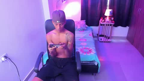 Snapshot of snak_master1 chatting on 25, 11, 2025 snak_master1 online show from 25, 11, 2025