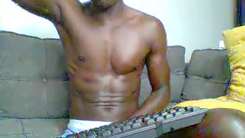 Snapshot of sneaky_link2 chatting on 8, 11, 2025 papi online show from 8, 11, 2025