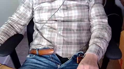 Snapshot of sneakybill82 chatting on 21, 10, 2025 Sneakybill online show from 21, 10, 2025