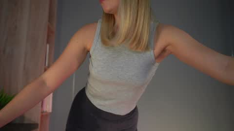 Candice Snow online show from 3, 2, 2025