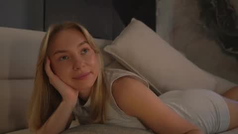 Candice Snow online show from 12, 3, 2025