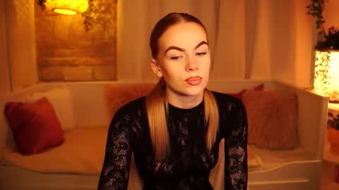 Snapshot of snowbarbieee chatting on 24, 2, 2025 Hanna online show from 24, 2, 2025