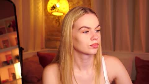 Snapshot of snowbarbieee chatting on 23, 9, 2025 Hanna online show from 23, 9, 2025