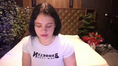 Snapshot of snowwhite_bella chatting on 17, 7, 2026 snowwhite_bella online show from 17, 7, 2026