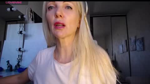 Monna online show from 4, 10, 2025