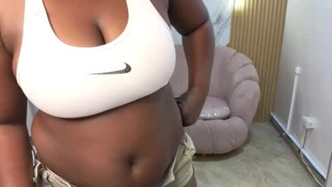 Snapshot of soffia_b chatting on 15, 12, 2025 soffia_b online show from 15, 12, 2025