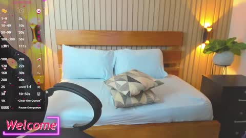 Snapshot of soffia_modre chatting on 5, 12, 2024 Help me achieve 100 thumbs up online show from 5, 12, 2024