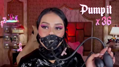 Snapshot of soffiqueen chatting on 12, 11, 2025 Schedule 1400 - 2100 gtm-5 online show from 12, 11, 2025