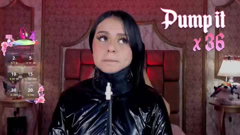 Snapshot of soffiqueen chatting on 13, 11, 2025 Schedule 1400 - 2100 gtm-5 online show from 13, 11, 2025