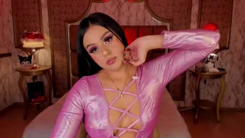 Snapshot of soffiqueen chatting on 28, 11, 2025 Schedule 1400 - 2100 gtm-5 online show from 28, 11, 2025