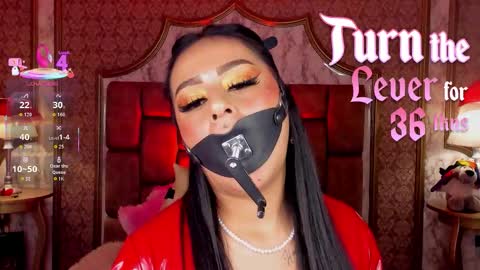 Snapshot of soffiqueen chatting on 13, 12, 2025 Schedule 1400 - 2100 gtm-5 online show from 13, 12, 2025