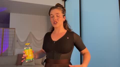 Julia    online show from 27, 10, 2025