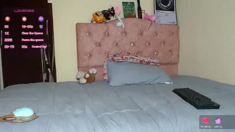 Snapshot of soffy_moore chatting on 6, 11, 2025 Soffy Moore online show from 6, 11, 2025