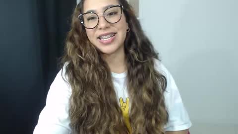 Snapshot of sofi4__ chatting on 5, 3, 2025 sofi online show from 5, 3, 2025