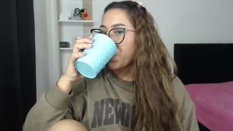 Snapshot of sofi4__ chatting on 7, 3, 2025 sofi online show from 7, 3, 2025