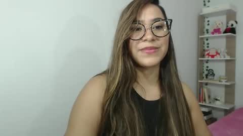 Snapshot of sofi4__ chatting on 12, 3, 2025 sofi online show from 12, 3, 2025