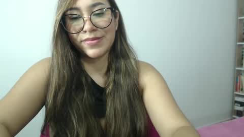 Snapshot of sofi4__ chatting on 12, 3, 2025 sofi online show from 12, 3, 2025