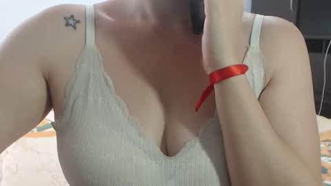 Sofa Castellanos online show from 15, 4, 2026