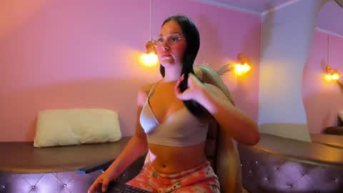 Snapshot of sofi__18_ chatting on 3, 10, 2025 SOFI online show from 3, 10, 2025